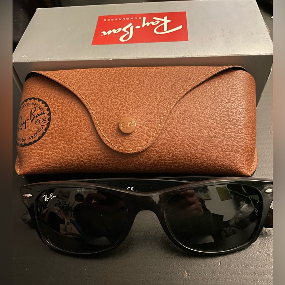 NWB Ray-Ban New Wayfarer Black Sunglasses RB 2132 901 52 18